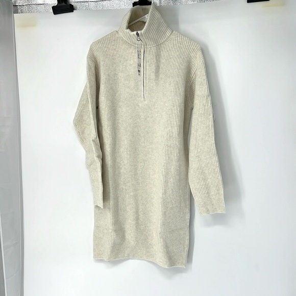 Uniqlo Dresses & Skirts - Uniqlo NWT women’s small souffle yarn dress small